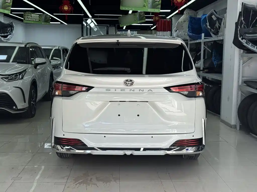 Toyota Sienna — миниатюра 12