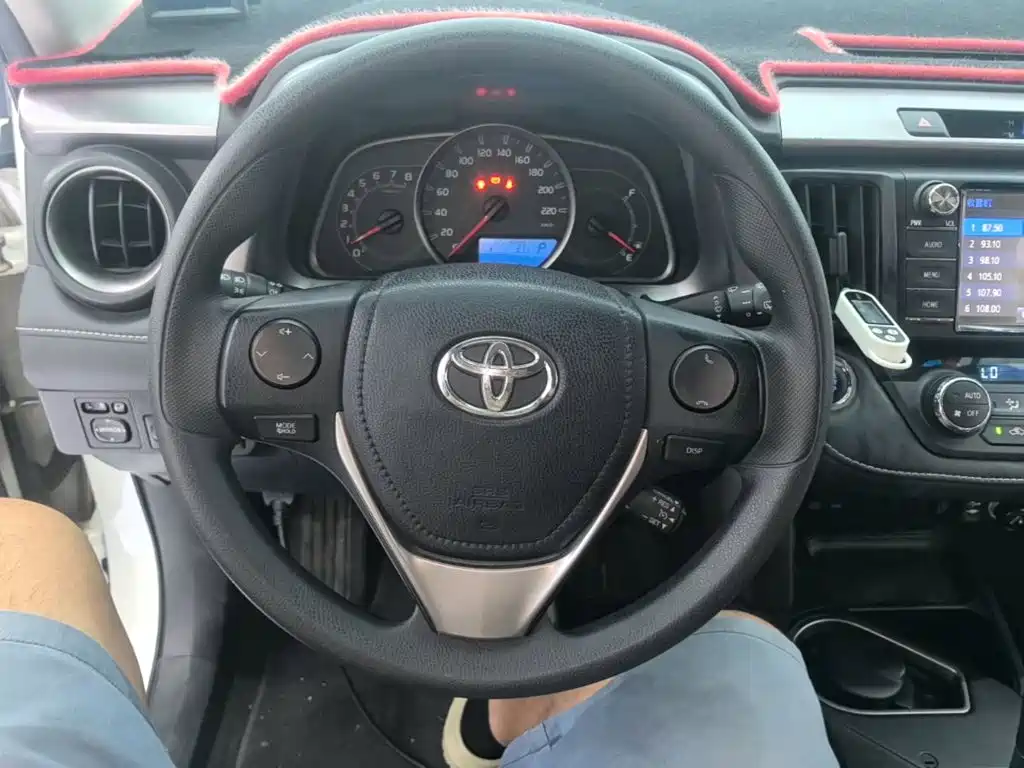 Toyota RAV4 — миниатюра 11