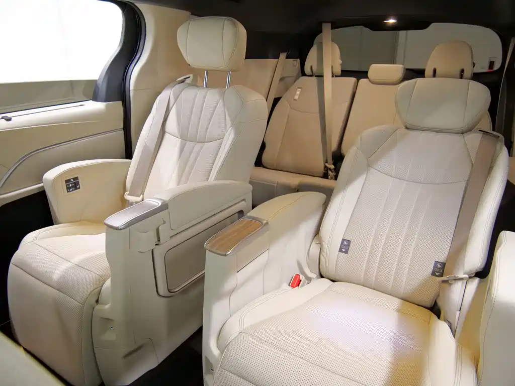 Toyota Sienna — миниатюра 6