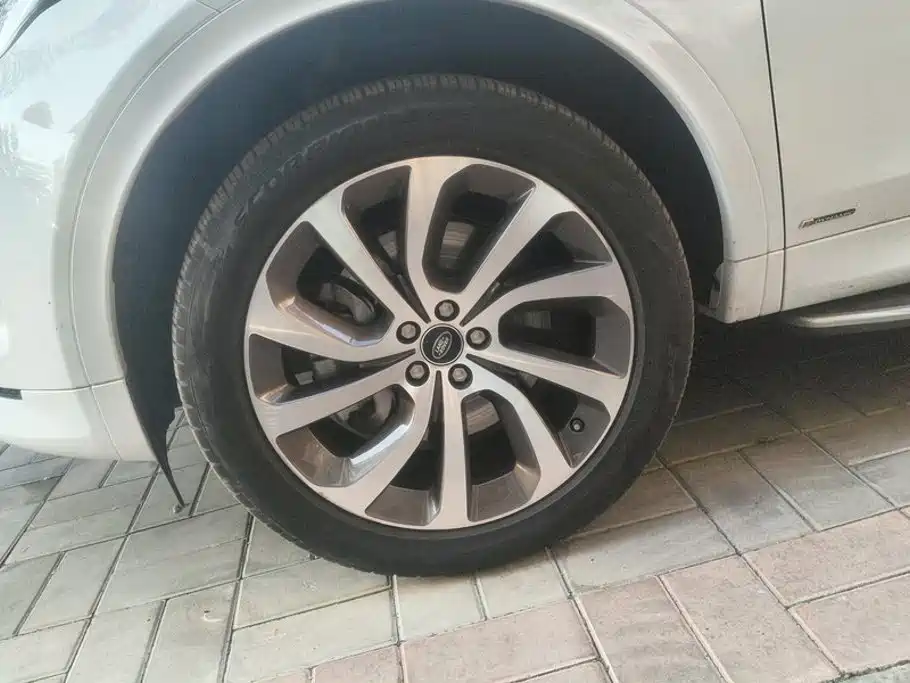 Land Rover Discovery Sport — миниатюра 6