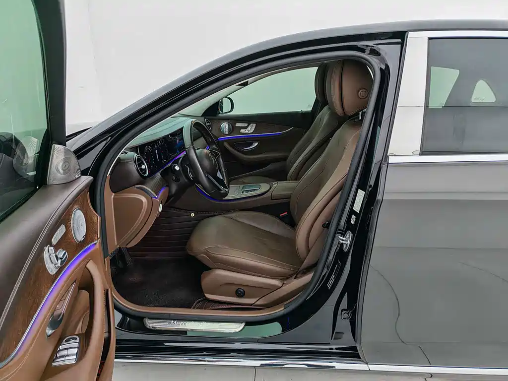 Mercedes-Benz E-Class — миниатюра 11
