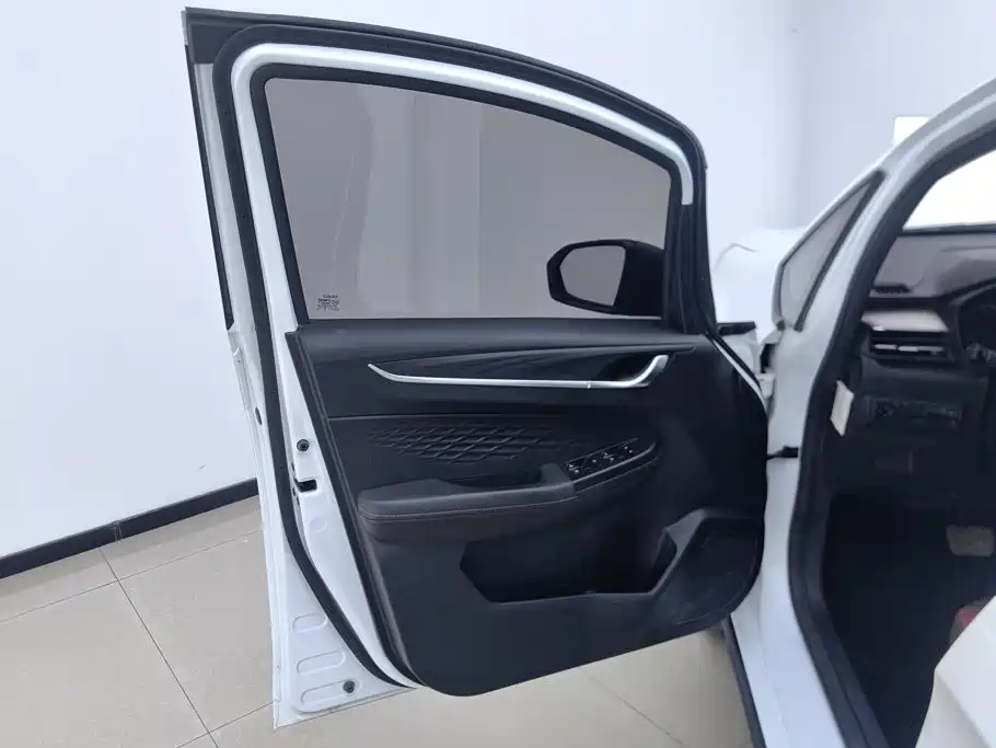 Geely Vision X3 — миниатюра 7