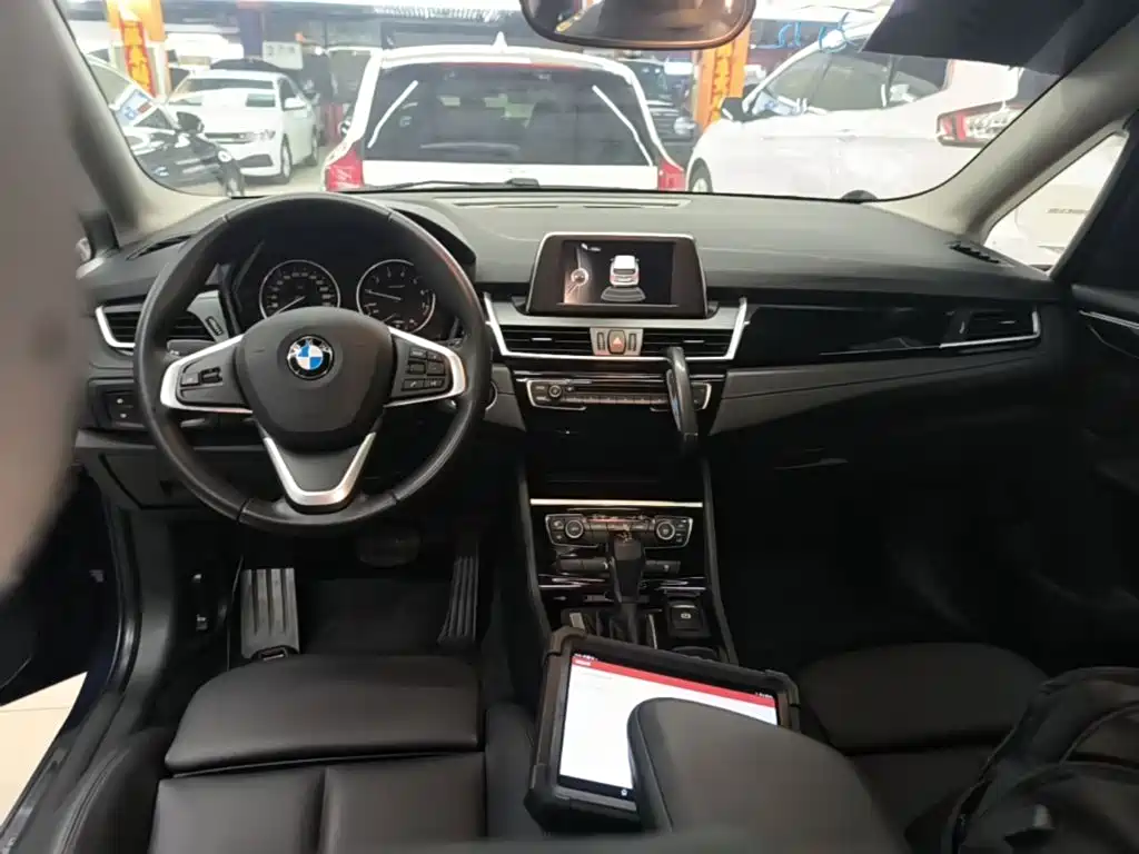BMW 2 Series Active Tourer — миниатюра 10