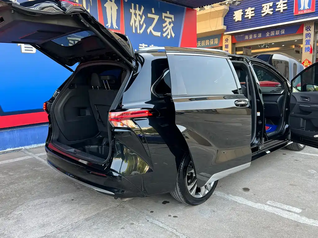 TOYOTA SIENNA