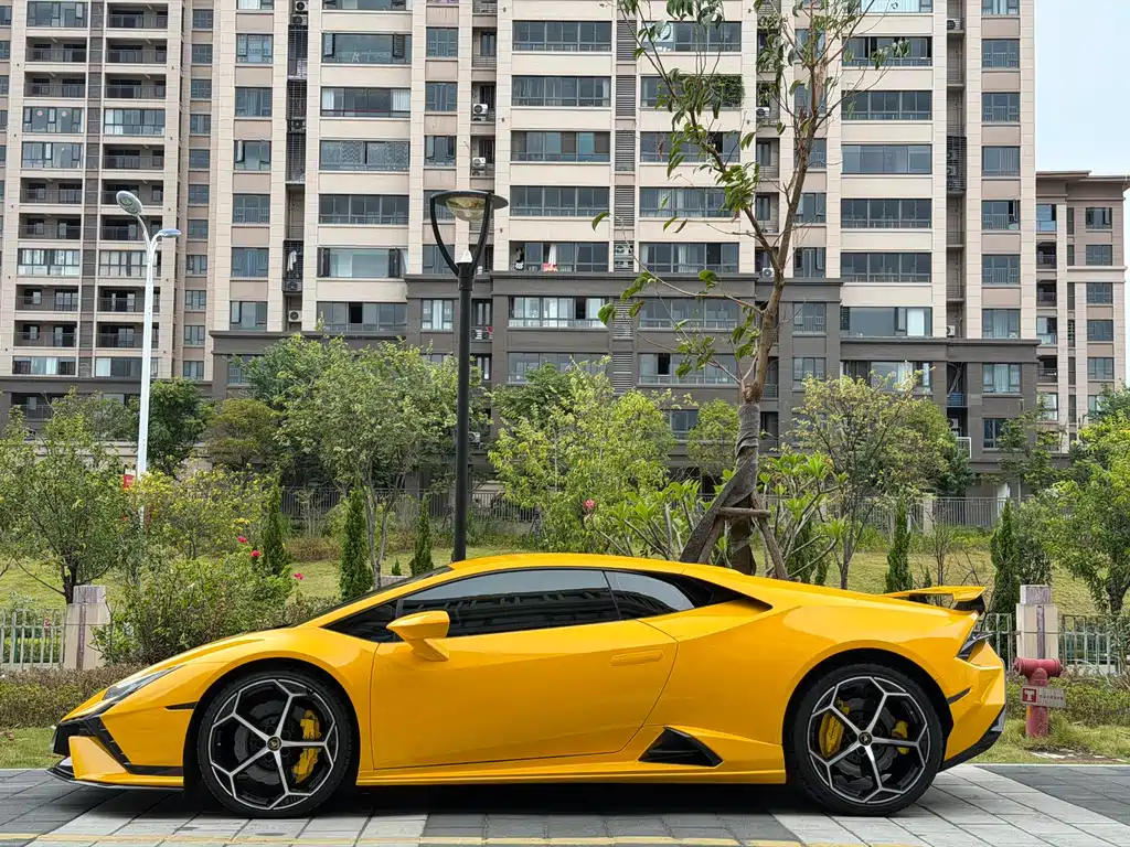 LAMBORGHINI HURACÁN