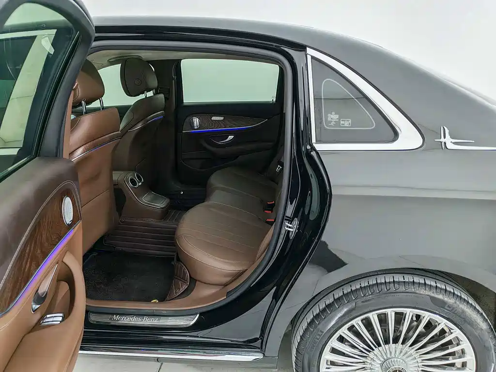 Mercedes-Benz E-Class — миниатюра 12
