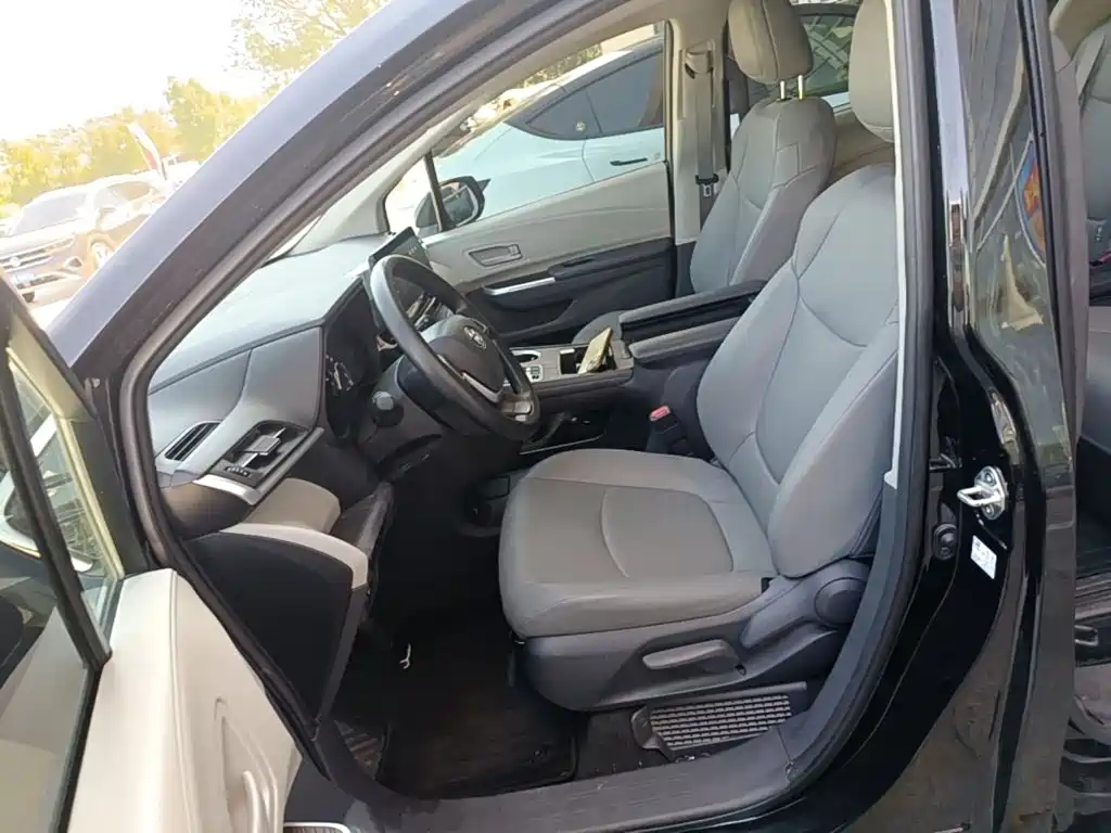 Toyota Granvia — миниатюра 15