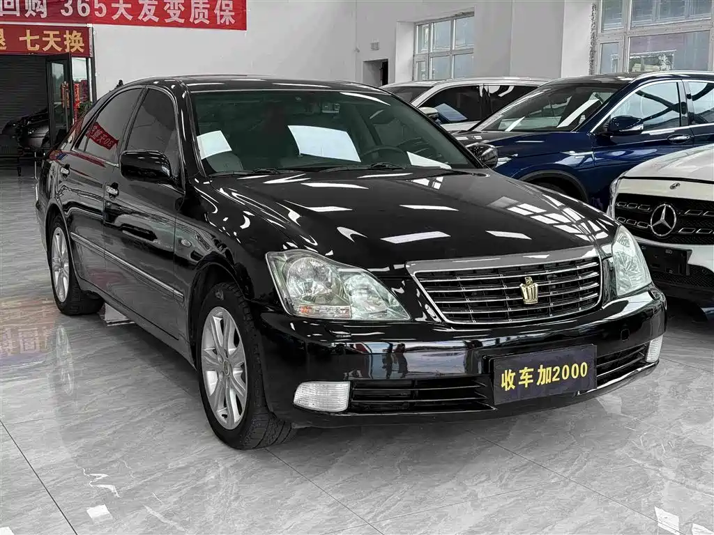 Toyota Crown — миниатюра 3