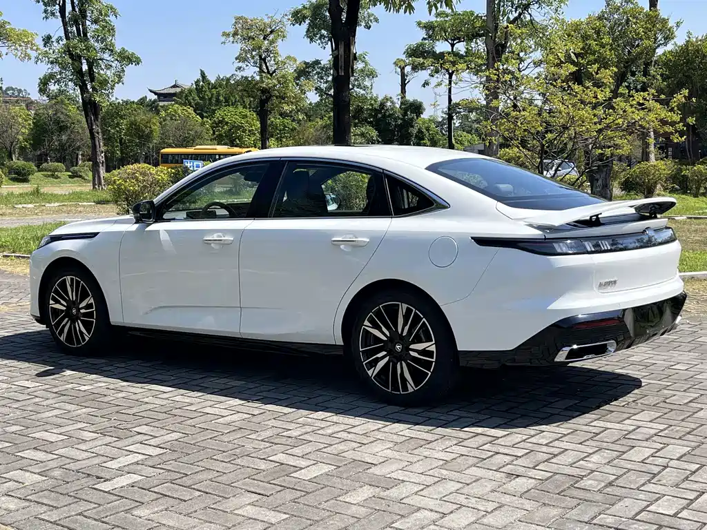 Changan Eado — миниатюра 4