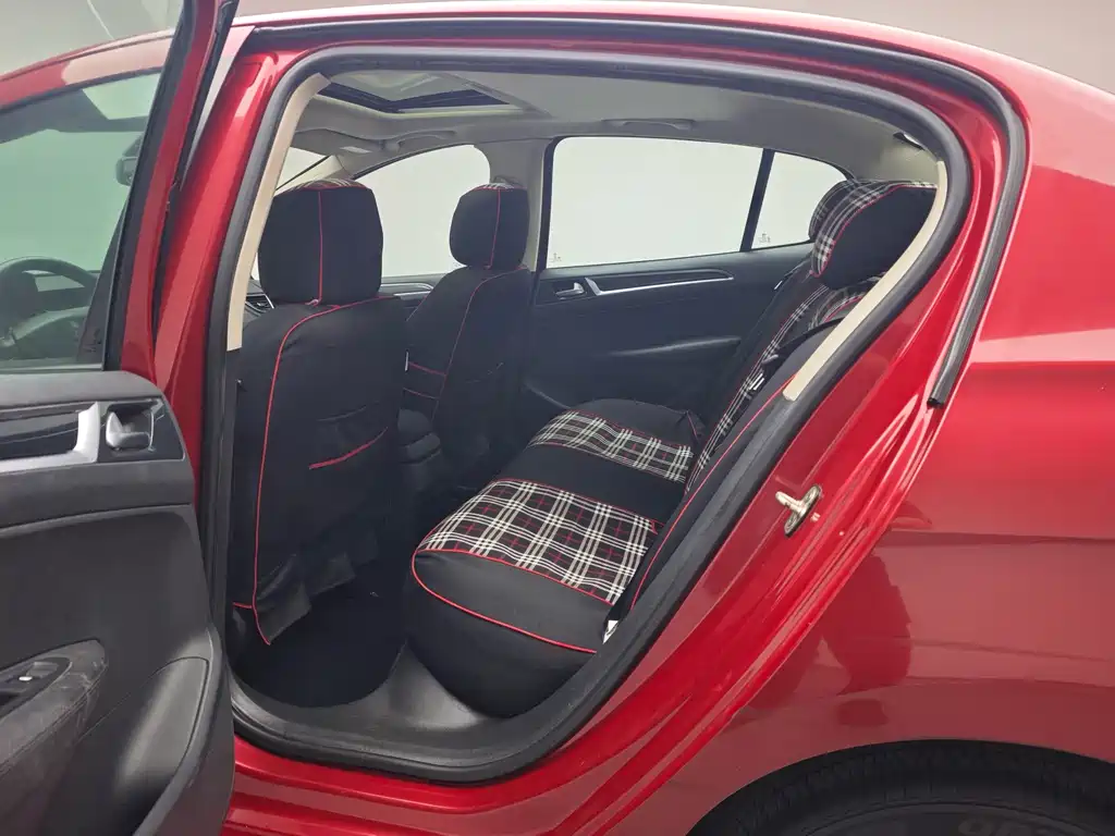 Peugeot 308 — миниатюра 11