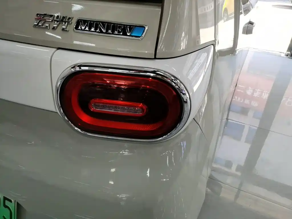 Wuling MINIEV — миниатюра 8