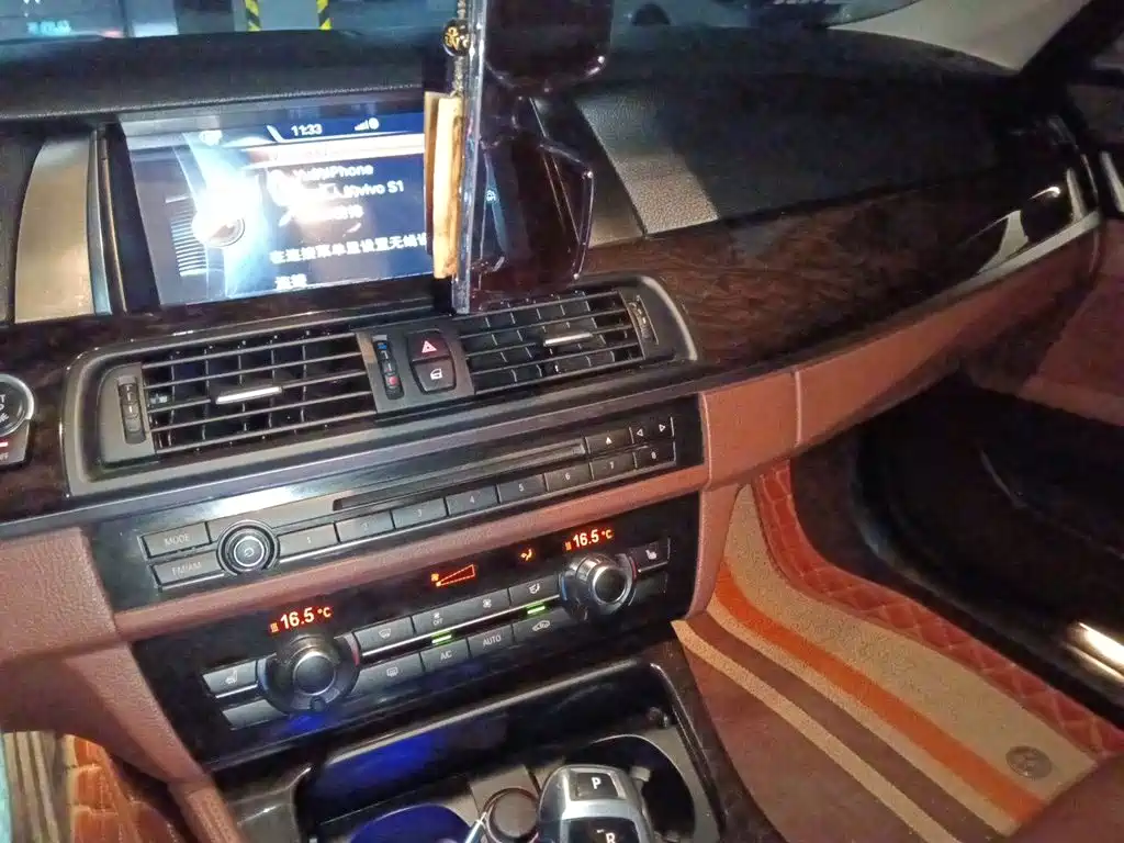 BMW 5 Series — миниатюра 9