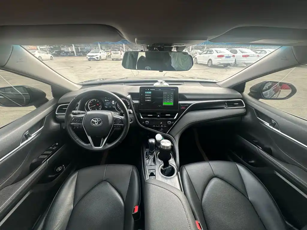 Toyota Camry — миниатюра 9