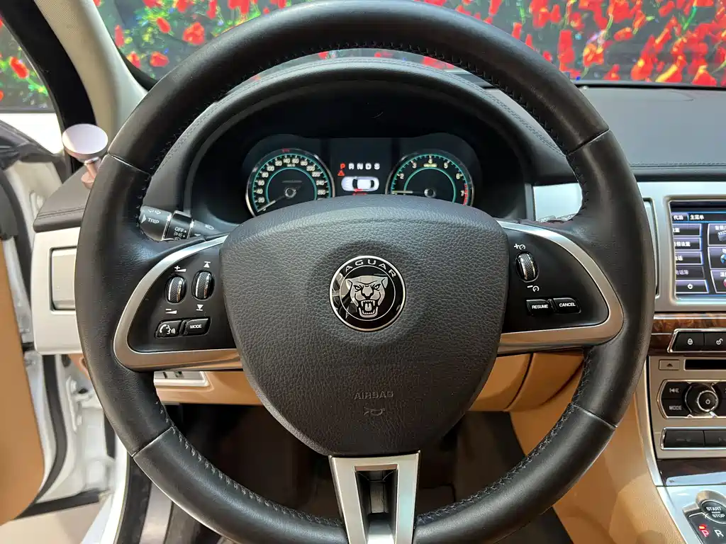 Jaguar XF 2015 XF 2.0T Luxury