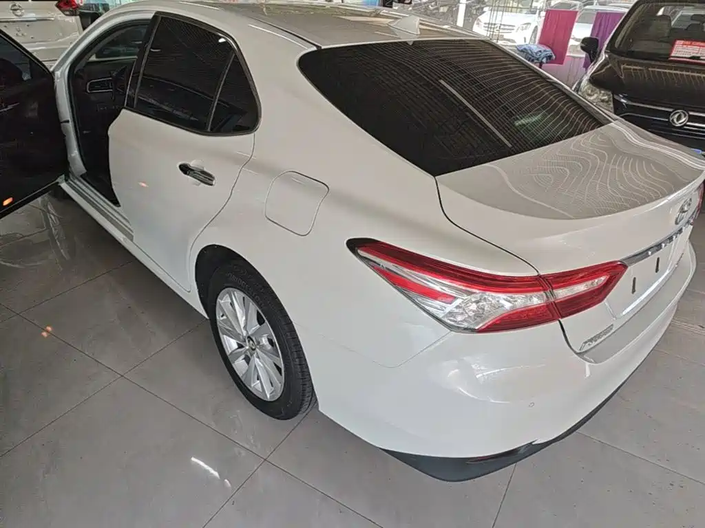 Toyota Camry — миниатюра 5