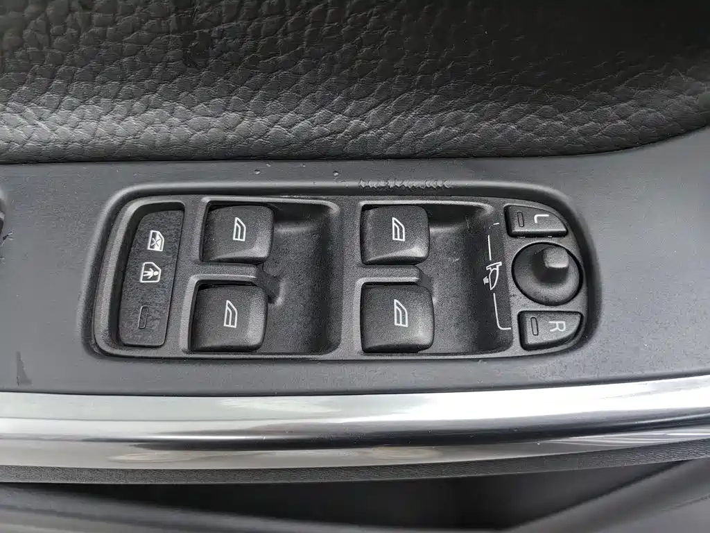 Volvo S60 (Import) — миниатюра 9