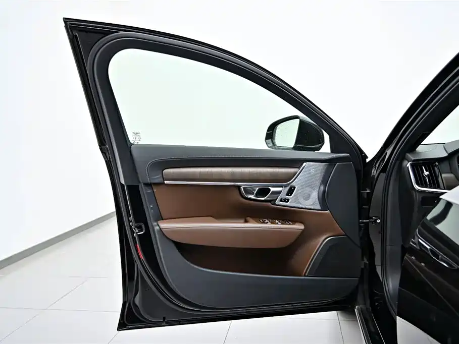 VOLVO S90 PLUG IN HYBRID