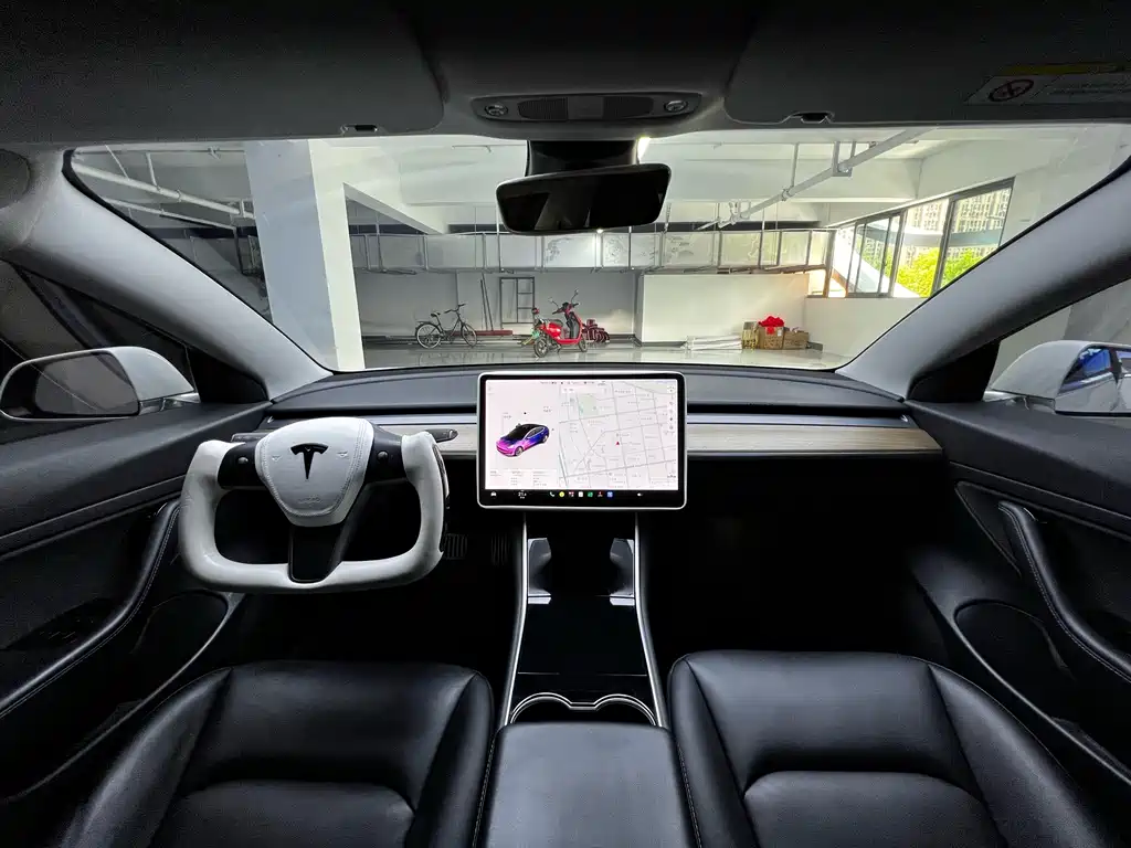 Tesla Model 3 — миниатюра 6
