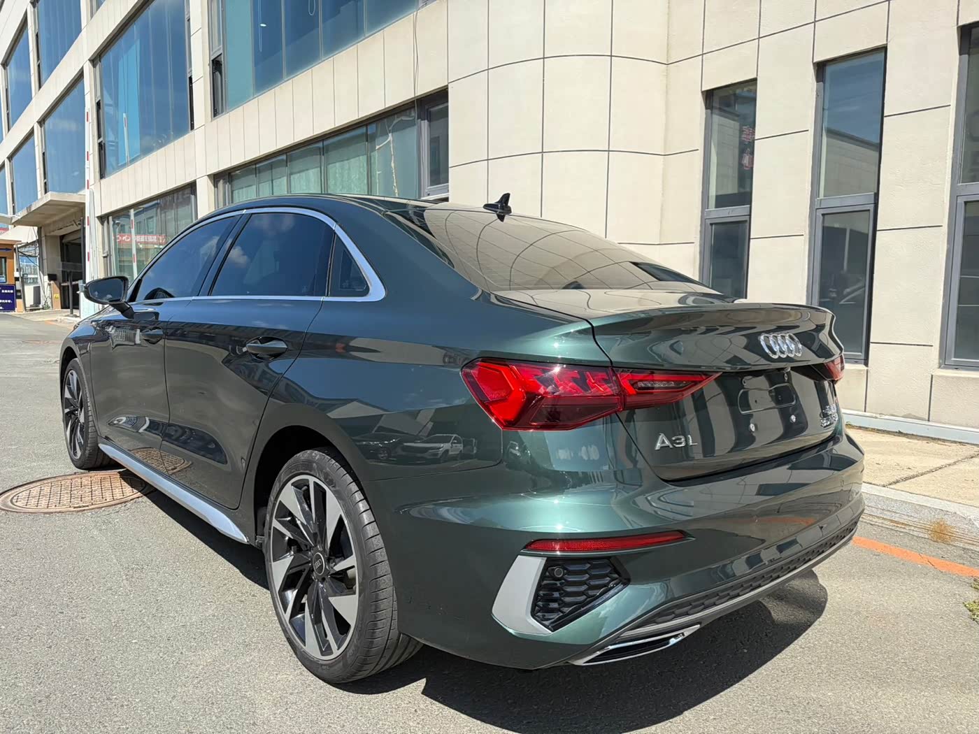 Audi A3 1.4 л 2023 г. Зелёный, пробег 19000 км