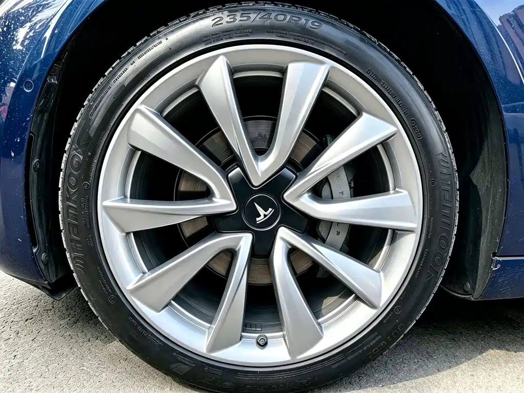 Tesla Model 3 — миниатюра 20