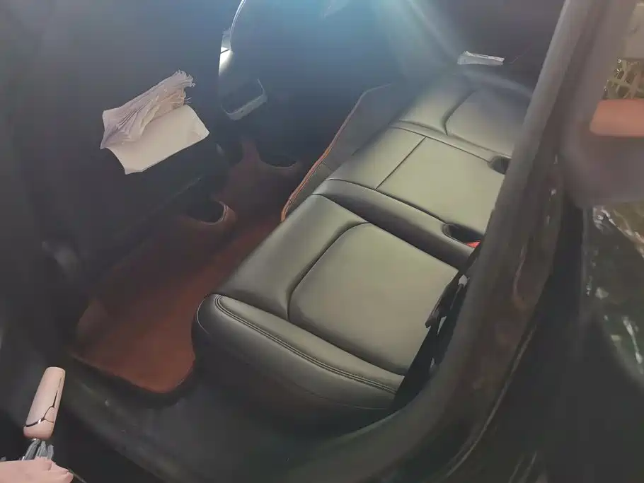 Tesla Model Y — миниатюра 11