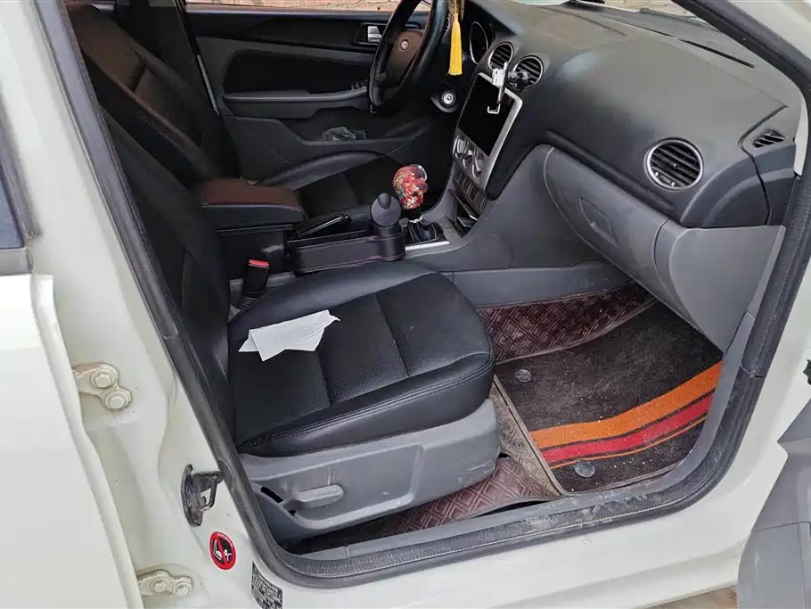 Ford Focus 2013 1.8L MT