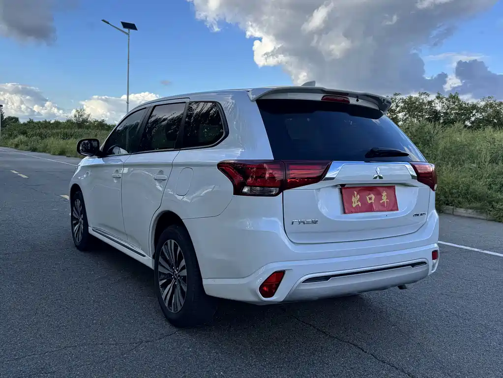 Mitsubishi Outlander — миниатюра 4