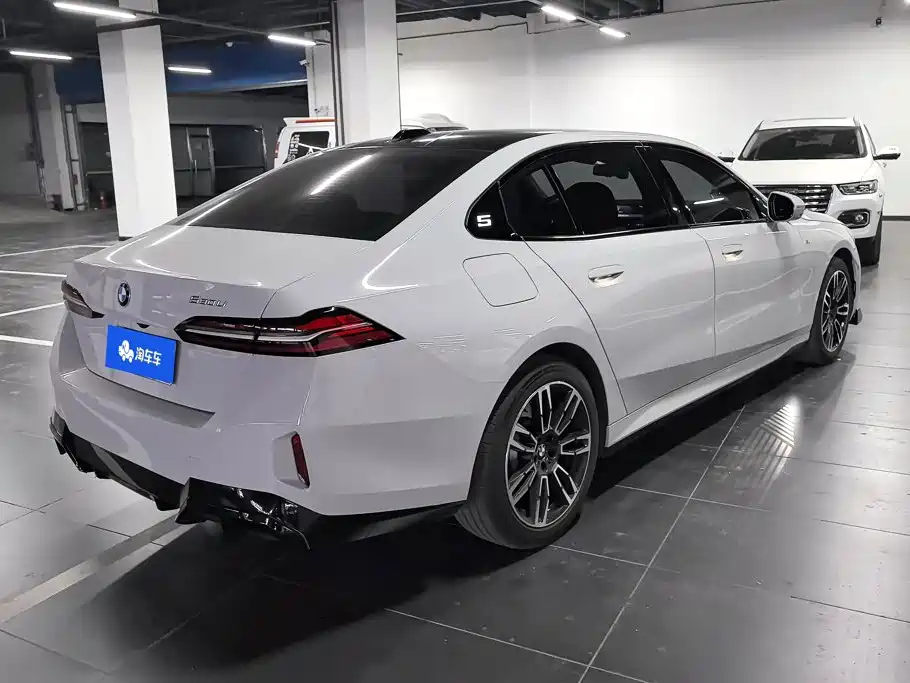 BMW 5 Series — миниатюра 3