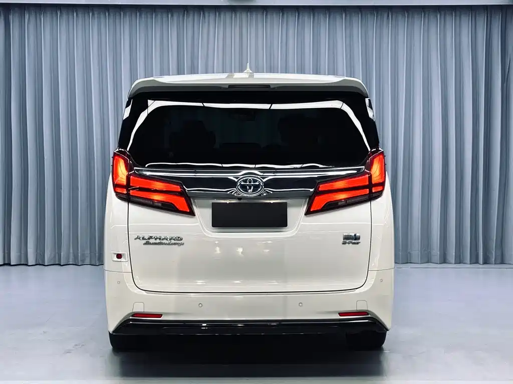 Toyota Alphard — миниатюра 6