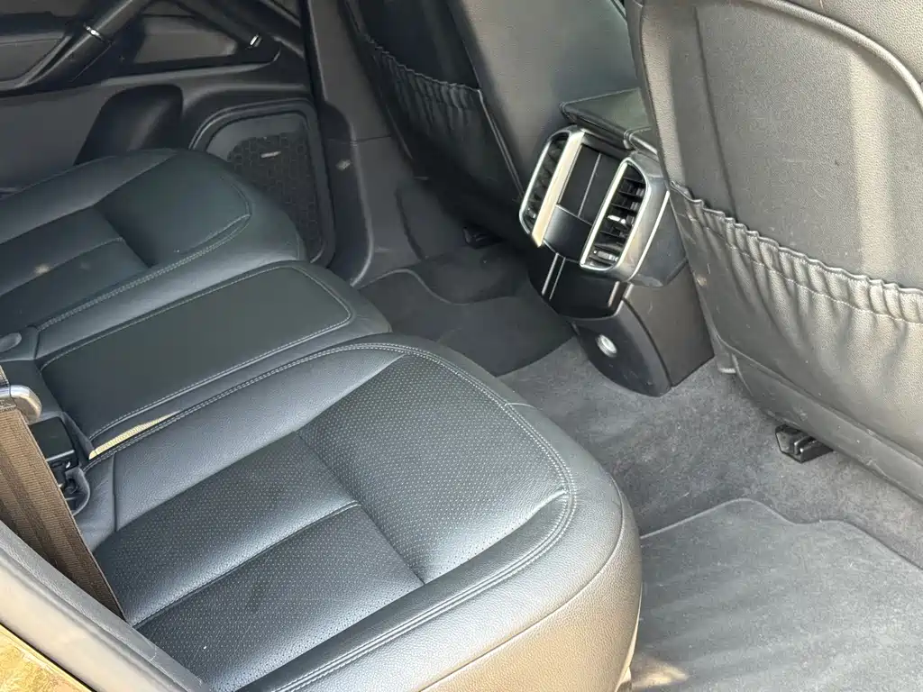 Porsche Cayenne — миниатюра 15