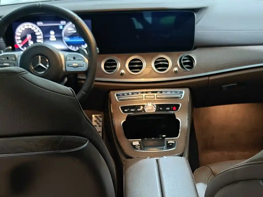 Mercedes-Benz E-Class — миниатюра 10