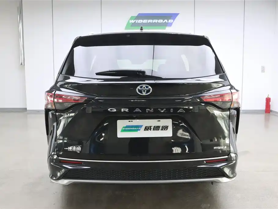 Toyota Granvia 2022 2.5L Luxury