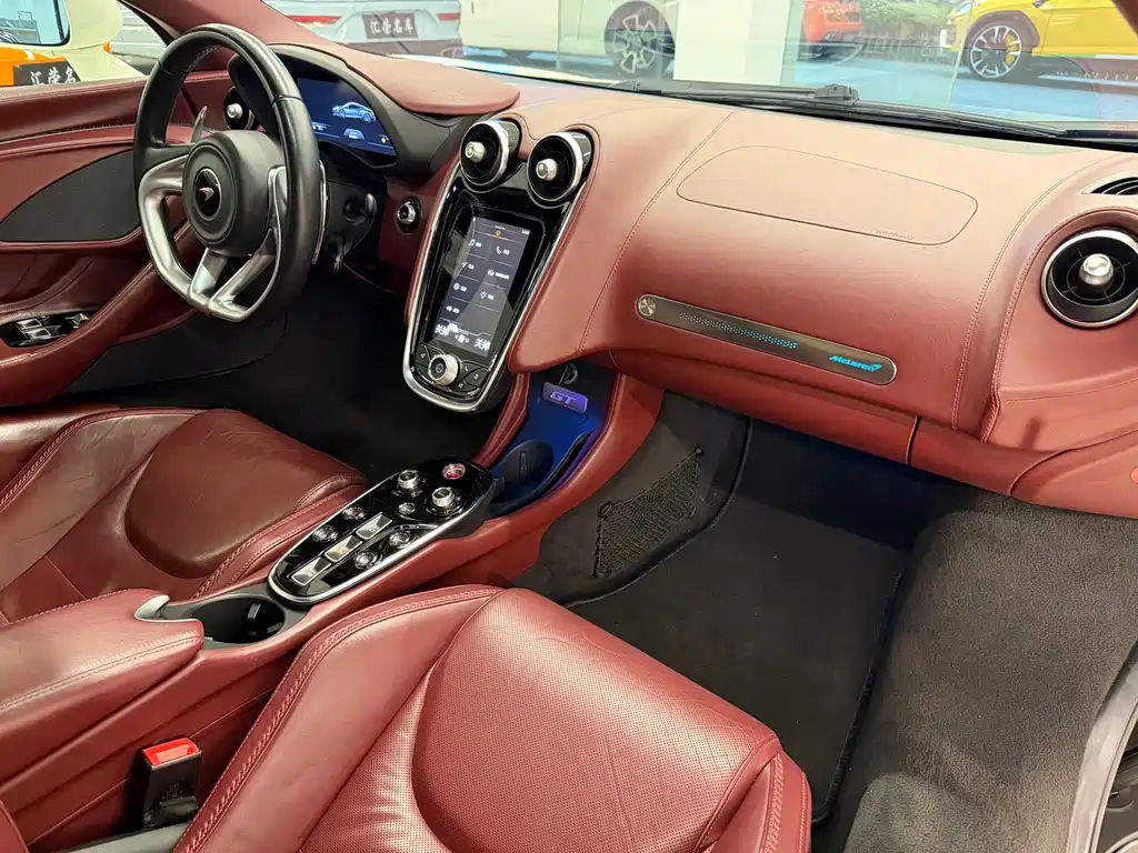 McLaren GT — миниатюра 5