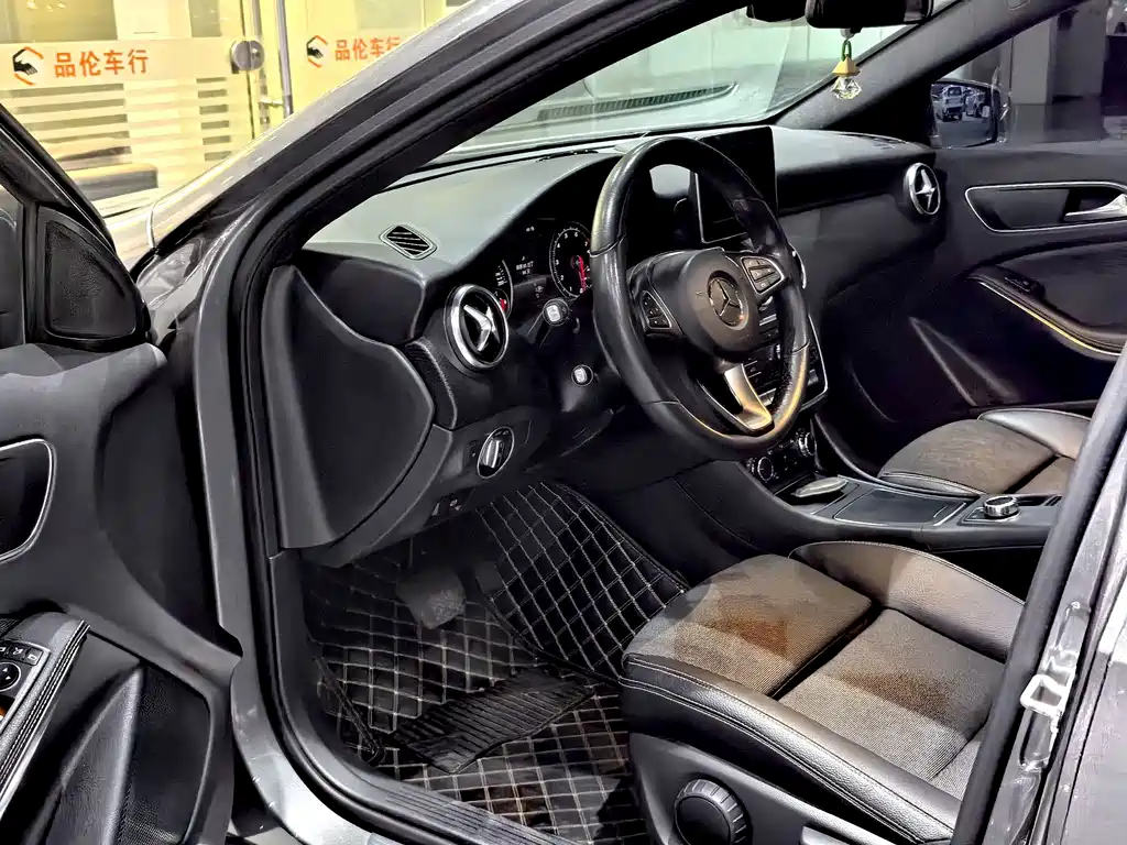 Mercedes-Benz A-Class (Import) — миниатюра 4