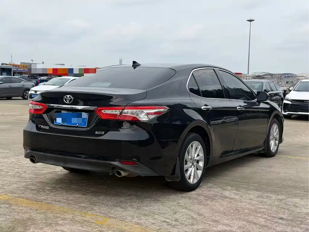 Toyota Camry — миниатюра 7