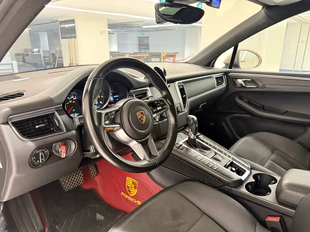Porsche Macan — миниатюра 9