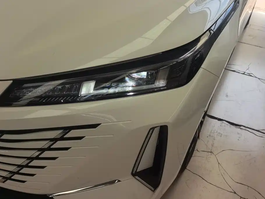 Changan Eado PHEV — миниатюра 5