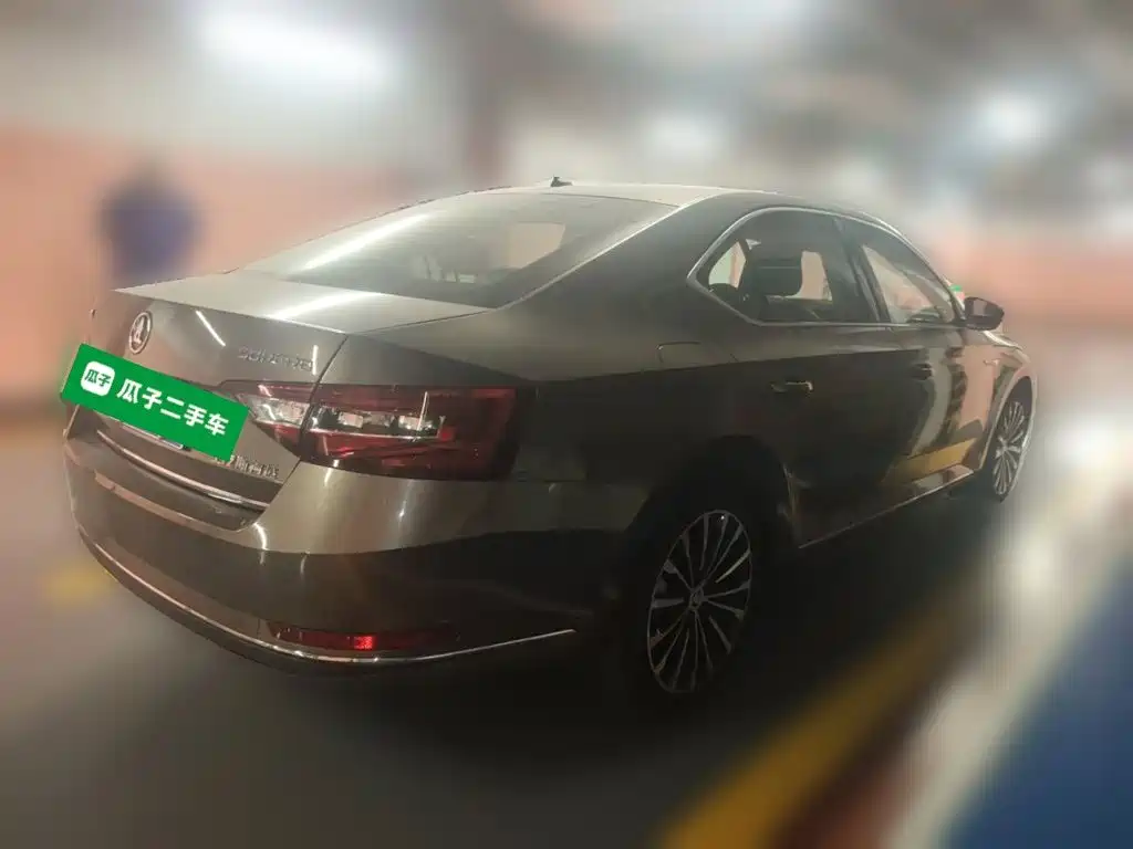 Skoda Superb — миниатюра 4