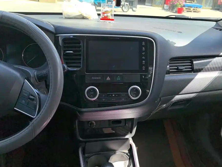 Mitsubishi Outlander — миниатюра 13