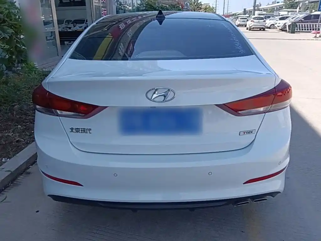 Hyundai Elantra — миниатюра 6
