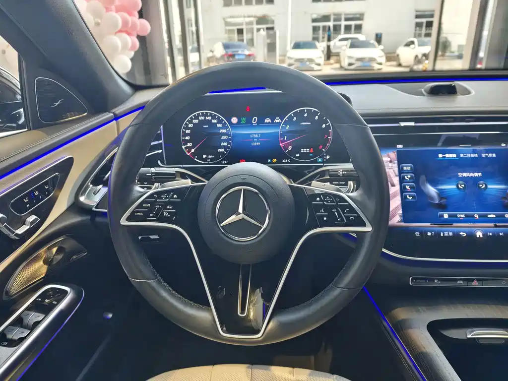 Mercedes-Benz E-Class — миниатюра 7