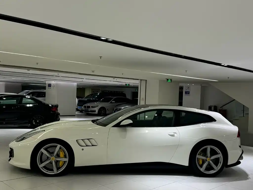 Ferrari GTC4Lusso — миниатюра 8