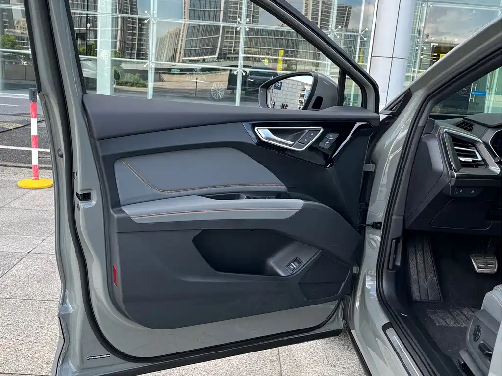 Audi Q4 e-tron — миниатюра 14