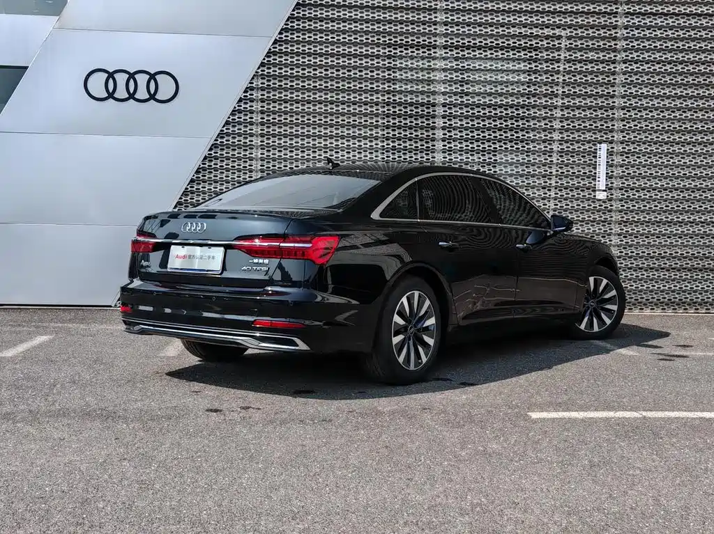 Audi A6L 2023 40 TFSI Luxury