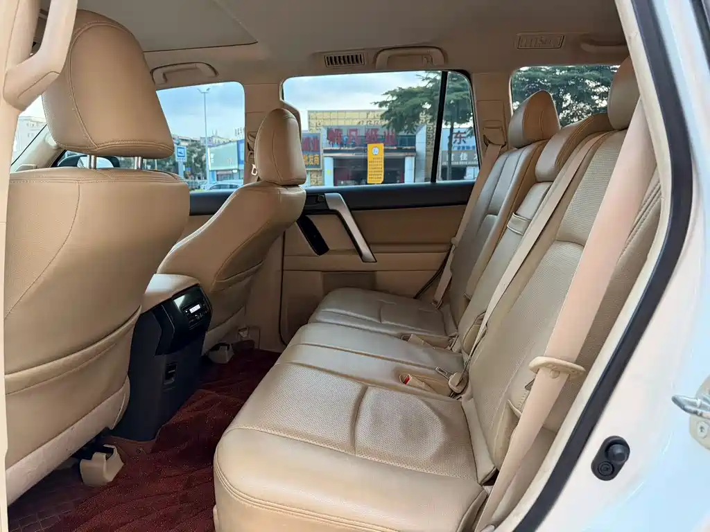 Toyota Land Cruiser Prado 2014 2.7L AT Luxury