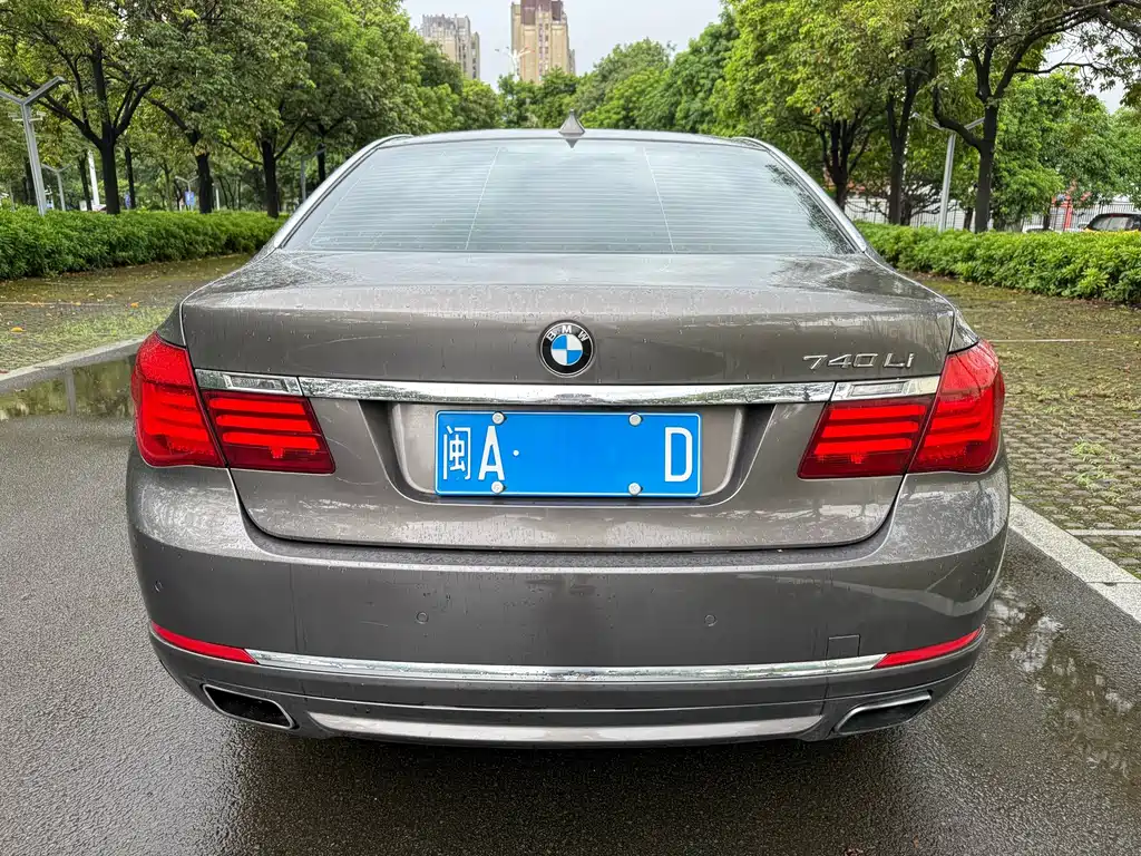 BMW 7 Series — миниатюра 4
