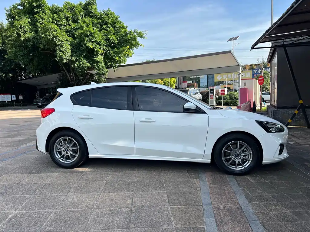 Ford Focus 2021 EcoBoost 180 AT