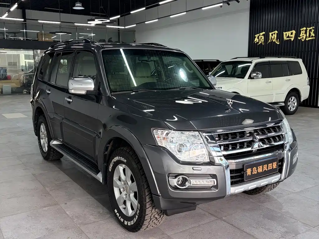 Mitsubishi Pajero (Import) — миниатюра 6