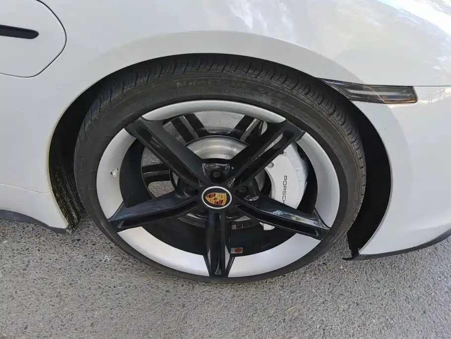 Porsche Taycan — миниатюра 6