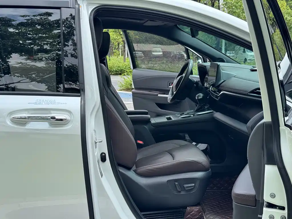 Toyota Sienna — миниатюра 7